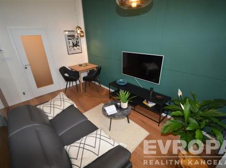 . | Pronájem bytu, 1+kk, 32 m²