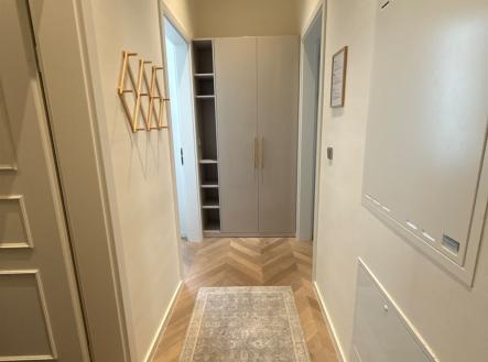 . | Pronájem bytu, 2+kk, 38 m²