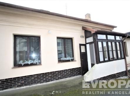 vstup do domu | Pronájem bytu, 1+1, 46 m²