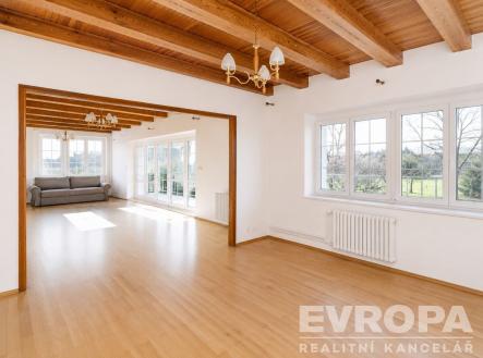 . | Pronájem - dům/vila, 350 m²