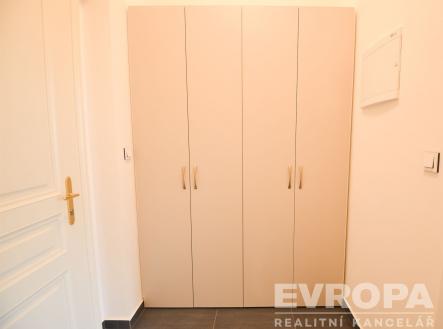 . | Pronájem bytu, 1+kk, 32 m²