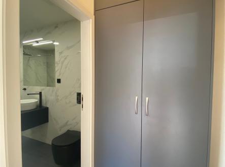 . | Pronájem bytu, 1+kk, 32 m²