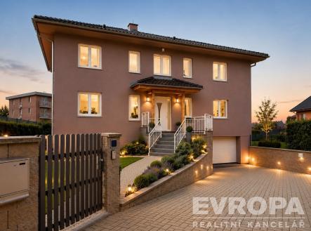 . | Pronájem - dům/vila, 334 m²