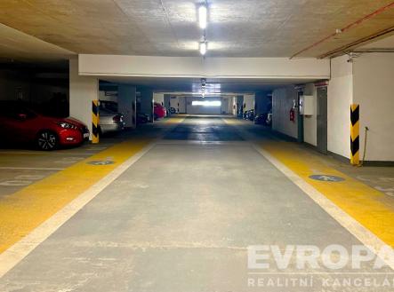 parkoviště s elektrický panel | Pronájem - malý objekt/garáž