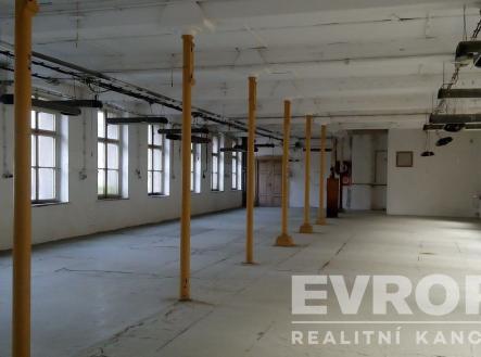 . | Pronájem - skladovací prostor, 600 m²