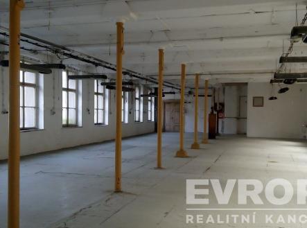 . | Pronájem - skladovací prostor, 700 m²