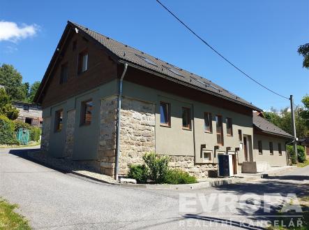 . | Pronájem - dům/vila, 253 m²