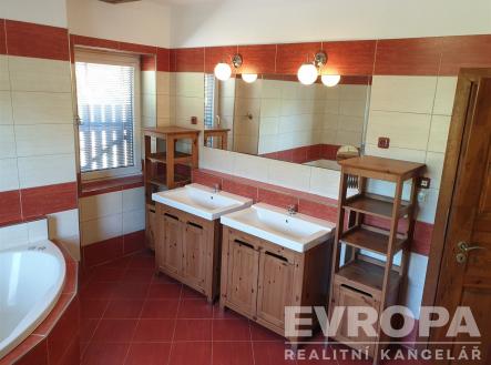 . | Pronájem - dům/vila, 253 m²