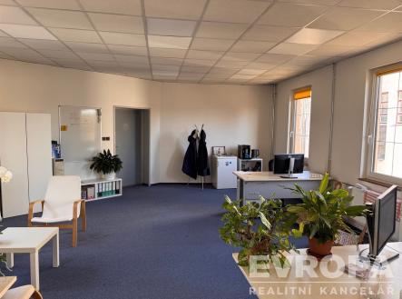 . | Pronájem - kanceláře, 520 m²
