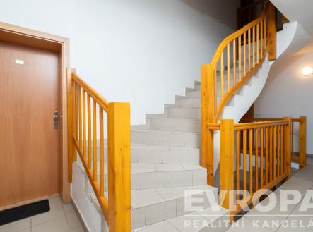 chodba v domu | Prodej bytu, 2+kk, 30 m²
