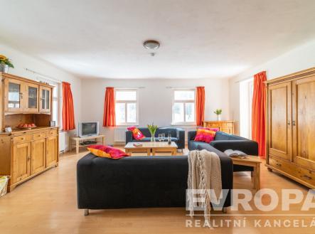 obývací pokoj přízemí | Prodej - hotel, 261 m²
