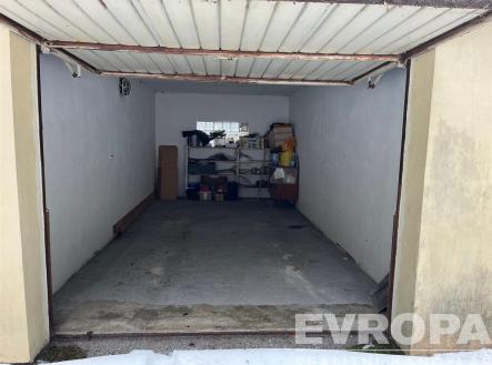 Vnitřek garáže | Prodej - malý objekt/garáž