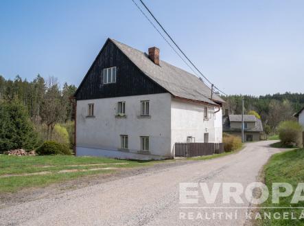 venkovní obytný prostor s pohled na lesy | Prodej - dům/vila, 208 m²