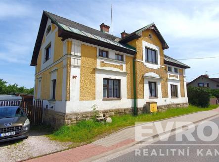 pohled z ulice | Prodej - dům/vila, 281 m²