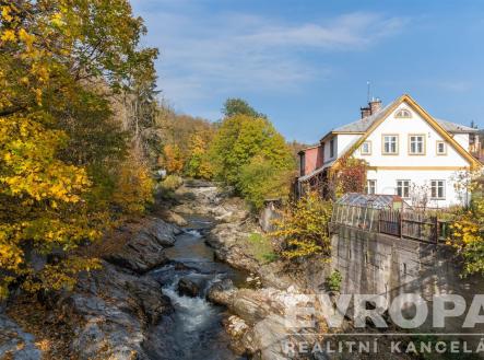 pohled na dům a řeku | Prodej - dům/vila, 195 m²