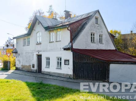 pohled z ulice | Prodej - dům/vila, 195 m²