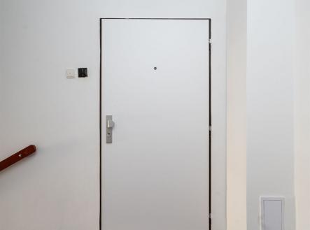 vstupní protipožární dveře | Prodej bytu, 2+kk, 52 m²