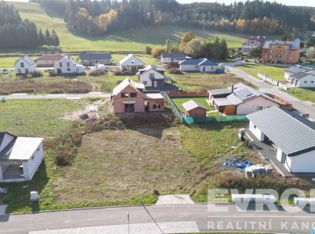 pohled (výška) | Prodej - pozemek pro bydlení, 736 m²