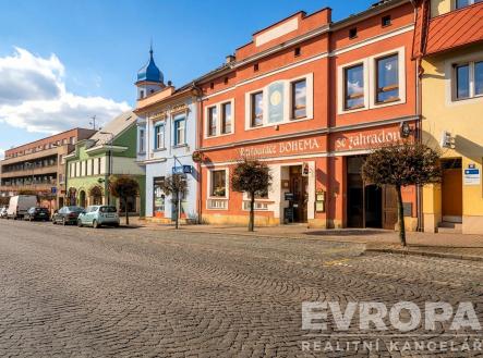 Pohled na dům | Prodej - dům/vila, 330 m²