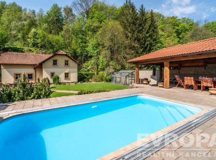 RD 171 s bazénem | Prodej - dům/vila, 140 m²