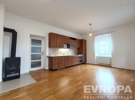 kuchyň s obývacím pokojem | Pronájem bytu, 2+kk, 63 m²