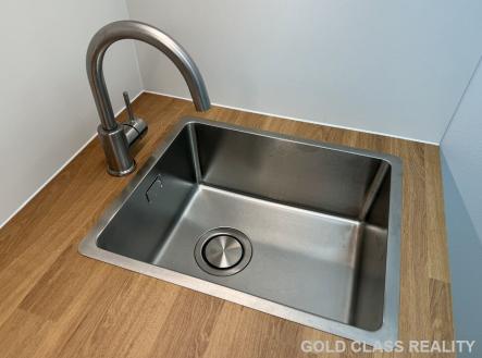 dřez se směsnou baterií | Prodej - kanceláře, 8 m²