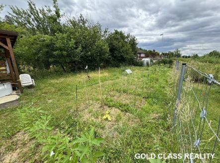 pohled na zahradu | Pronájem - pozemek, zahrada, 330 m²