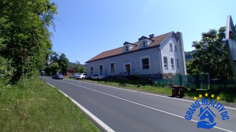 pohled z hlavní komunikace