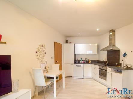 kuchyne s obyvakem.jpg | Pronájem bytu, 2+kk, 57 m²