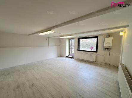 Pronájem - skladovací prostor, 56 m²