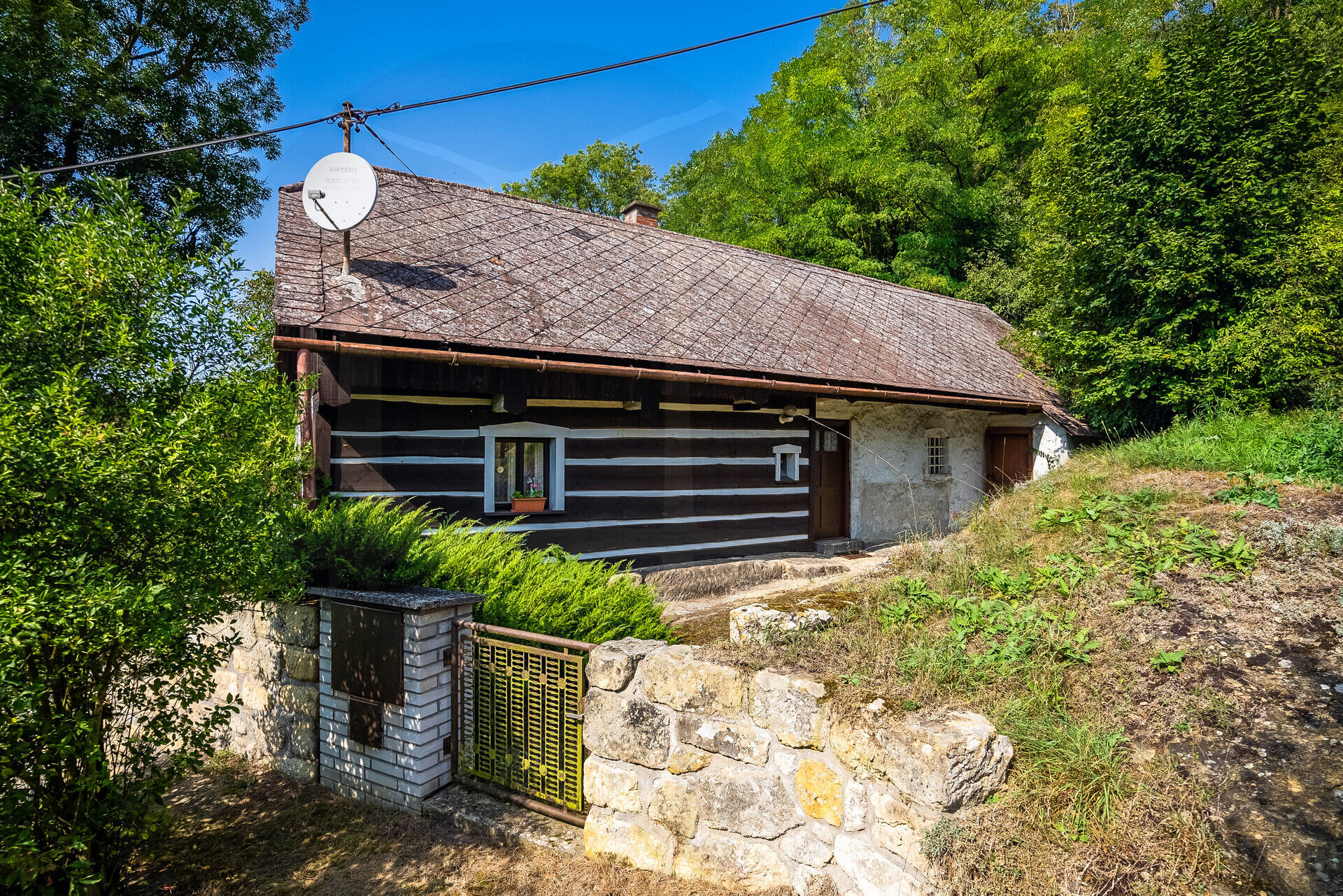 Prodej domu 2+1 s možností rozšíření dispozice, klidné místo, slunná parcela 1542m2, Strenice u MB