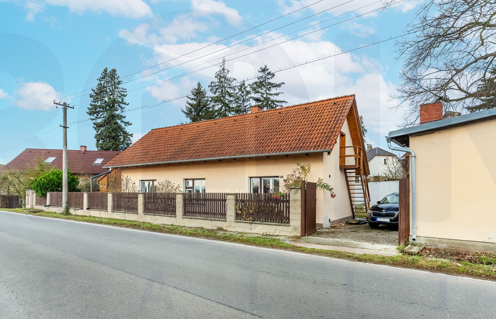 Prodej pěkného RD o velikosti 2+1 se zast. plochou 77 m², možnost zvětšení dispozice o půdní prostor