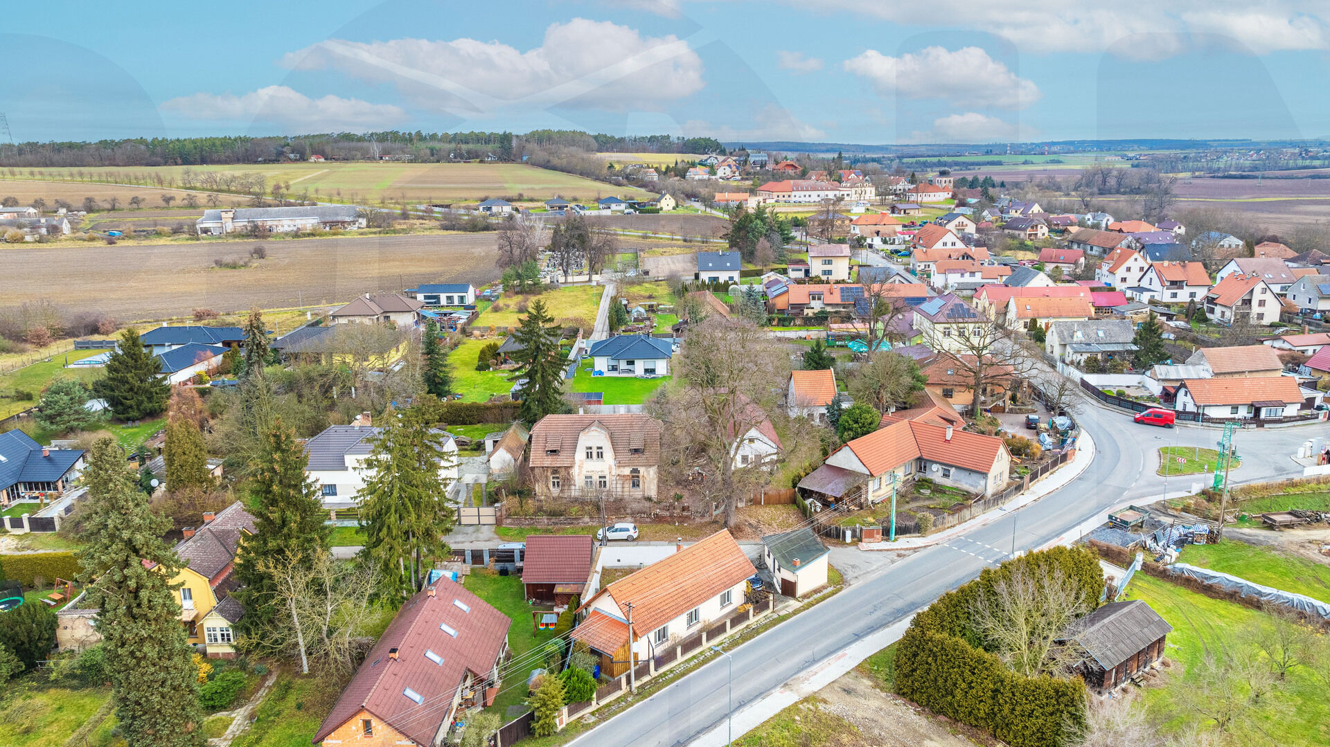 Prodej pěkného RD o velikosti 2+1 se zast. plochou 77 m², možnost zvětšení dispozice o půdní prostor