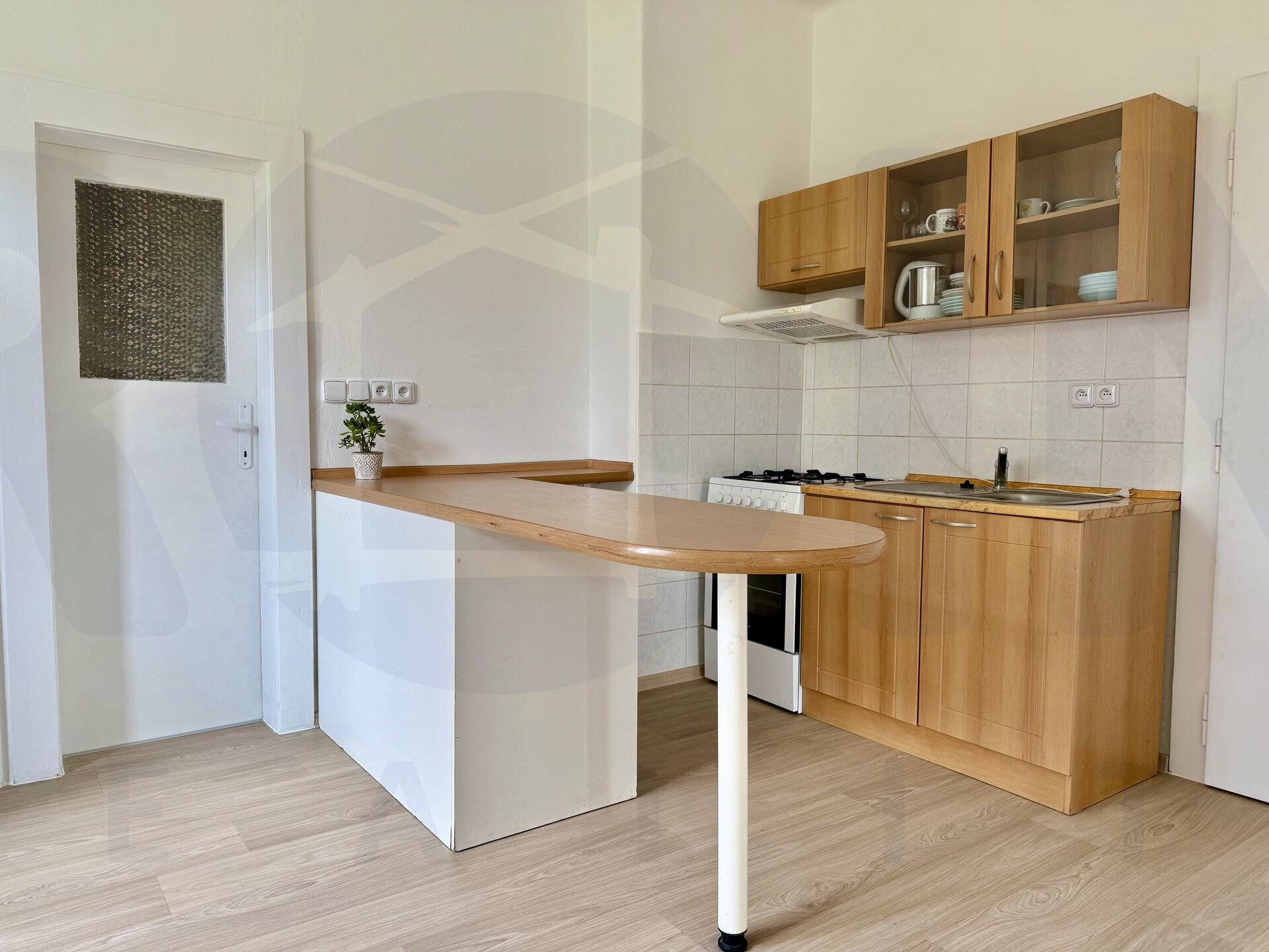 Pronájem slunného bytu 1+1, 65 m2, lodžie, cihlový dům se zahradou, ul. Palackého, Ml. Boleslav