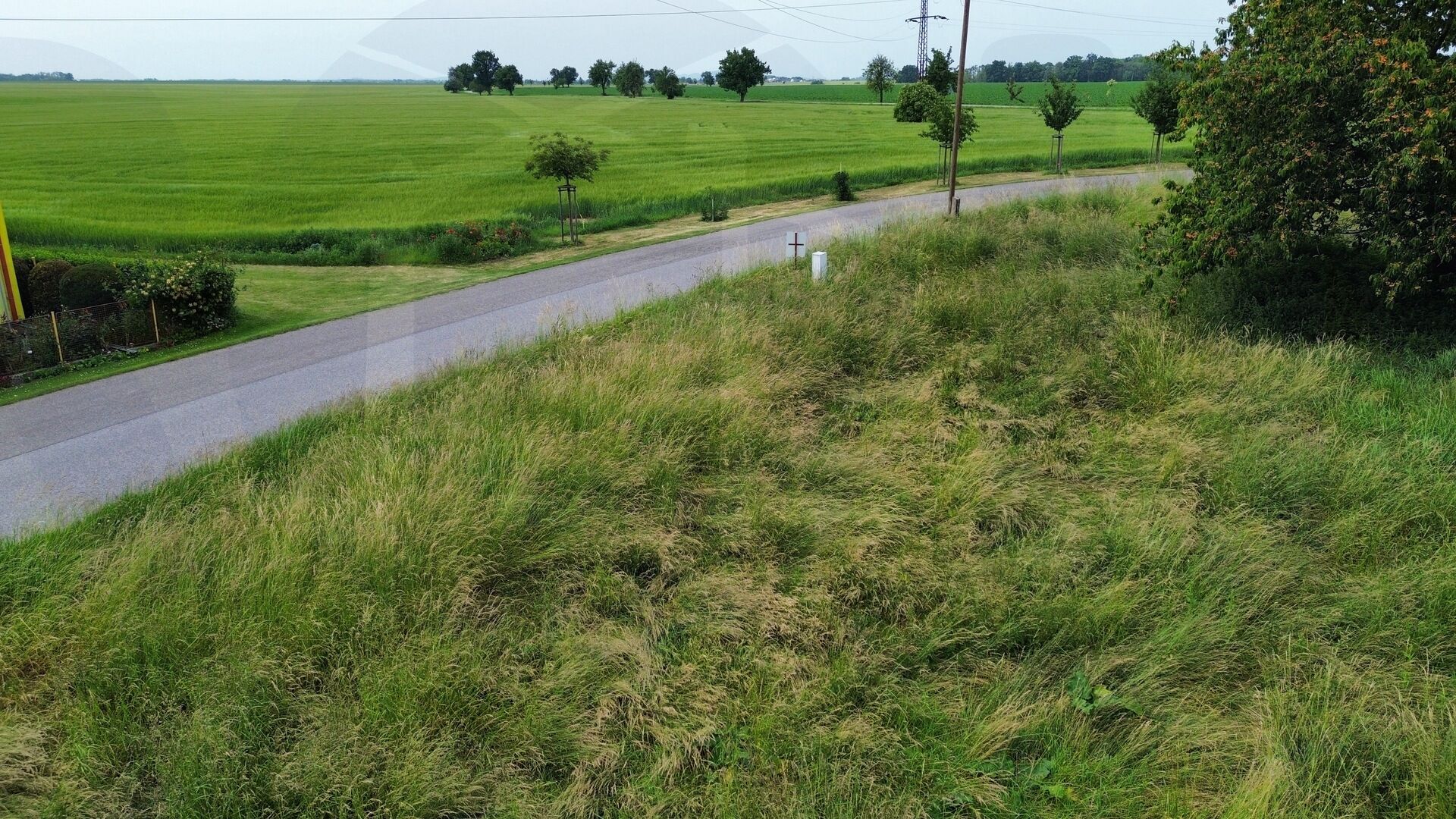 Prodej stavebního pozemku v obci Nemyslovice, 978 m2, 13 km od Ml. Boleslavi
