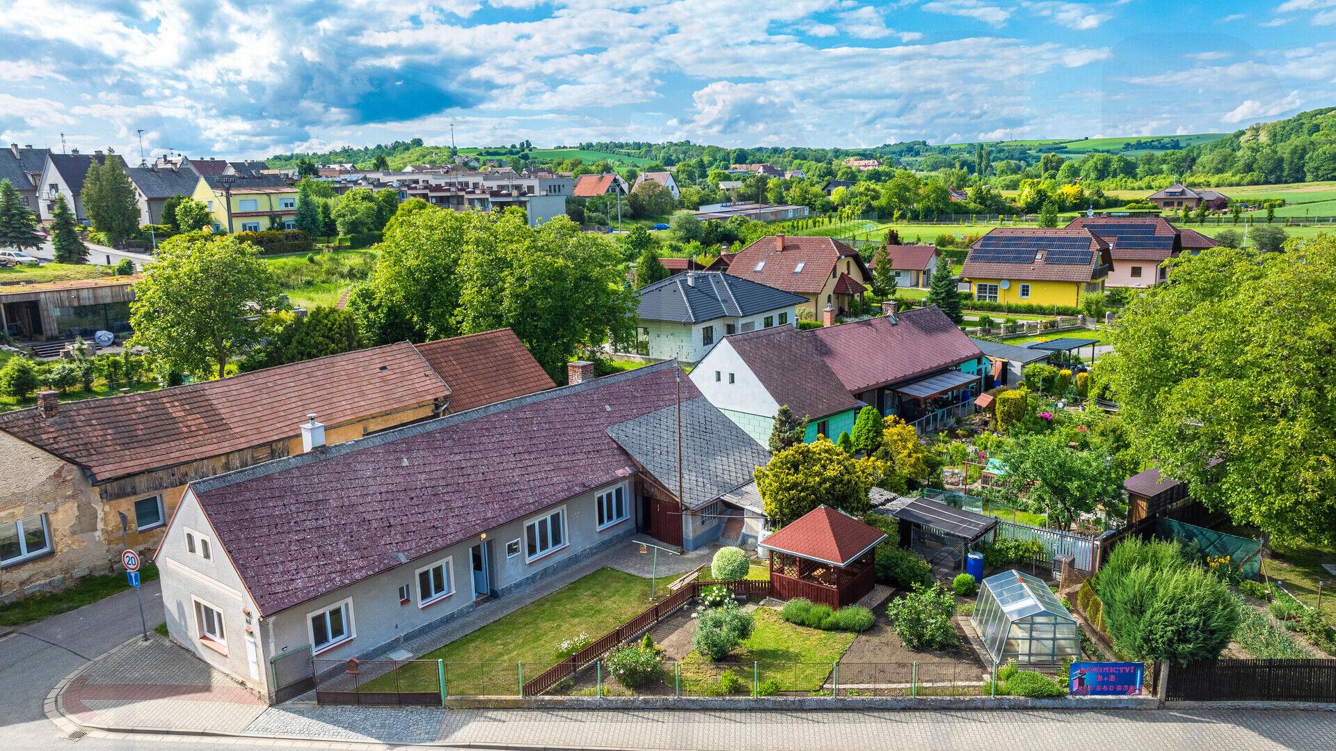 Pohled na dům z hl. silnice