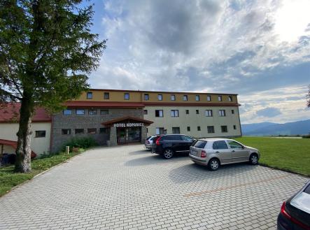 Vstup ze S  | Prodej - hotel, 2 230 m²