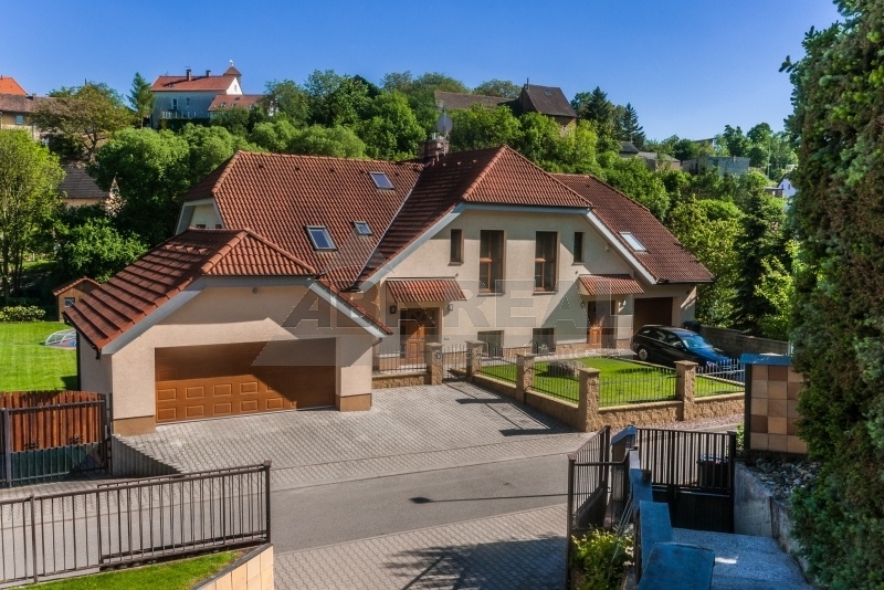 Pronájem velkého domu - Praha 6