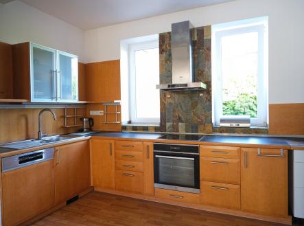 13_modrany | Pronájem - dům/vila, 280 m²