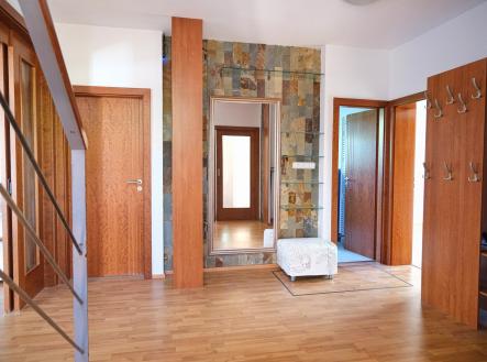 8_modrany | Pronájem - dům/vila, 280 m²