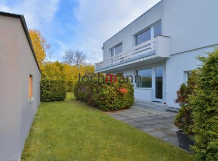 pohled jihozápad | Prodej - dům/vila, 231 m²