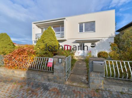 RD - jižní pohled na vstup do domu | Prodej - dům/vila, 231 m²