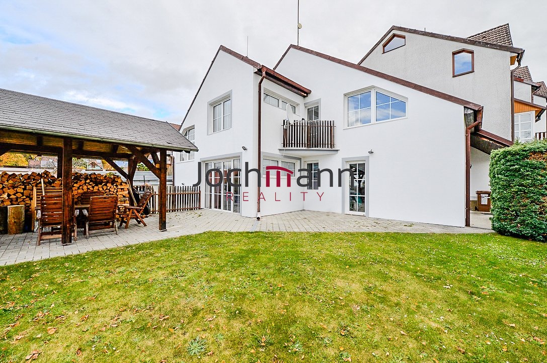 79CC36E3-C422-470C-8BF3-205618A8B5BD_1_105_c