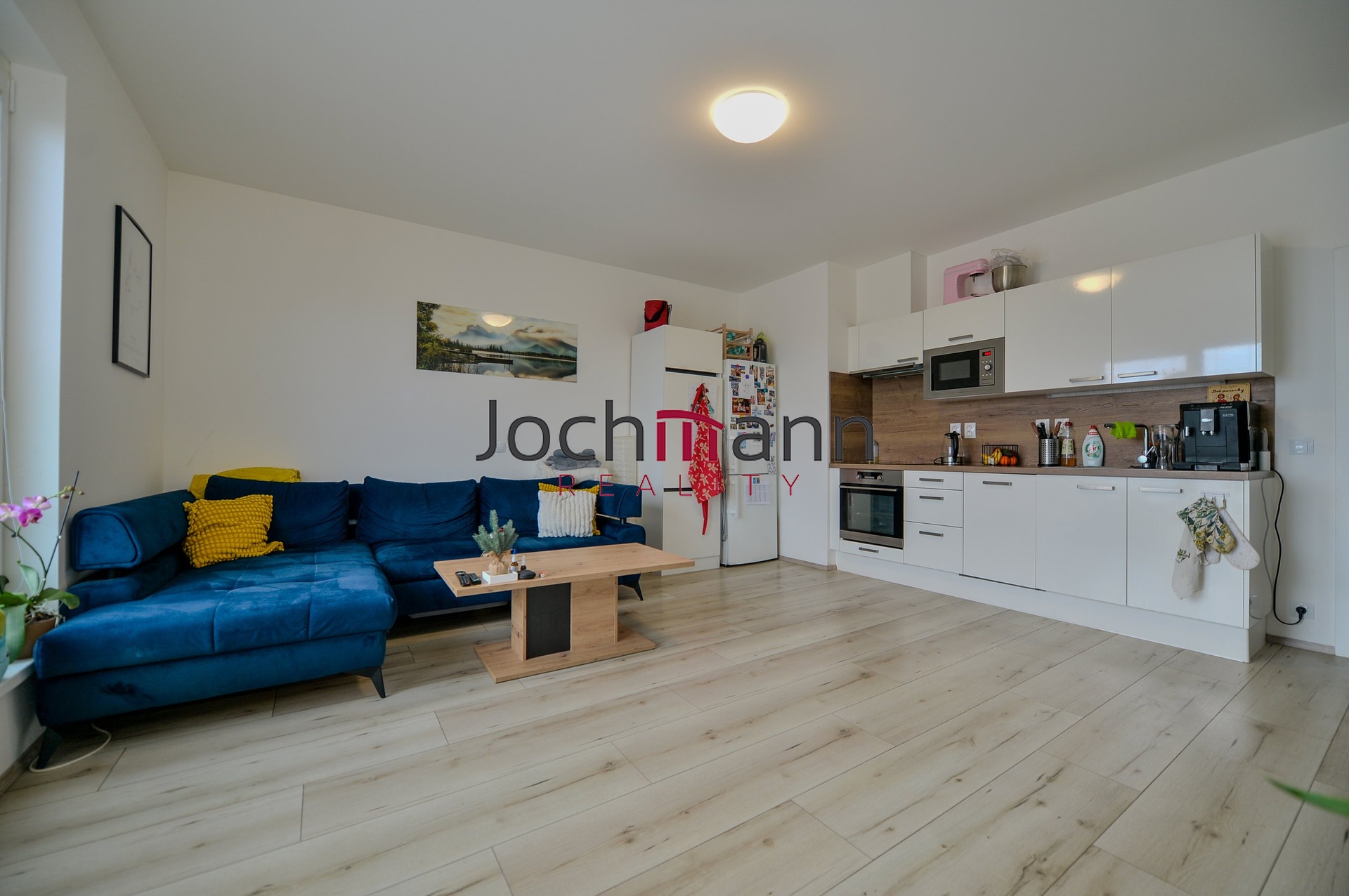 DA43A26B-7A2B-494B-A0F8-D68DC4BB339A