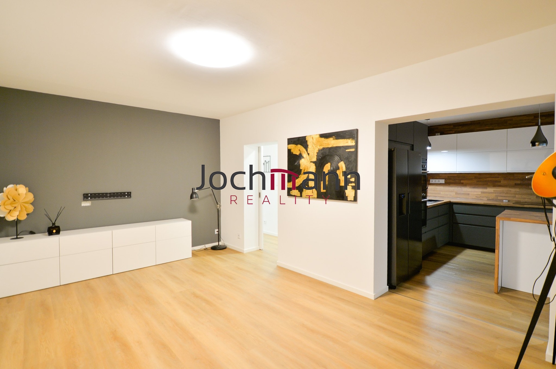 CA940E81-16DA-456A-A5B4-2176860E6E49