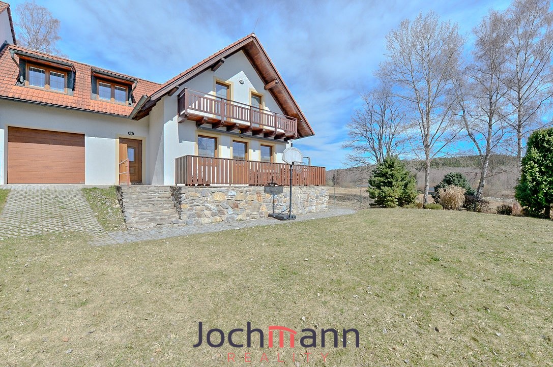 EB660975-6A95-44F6-AE48-27B6E4834B33_1_105_c