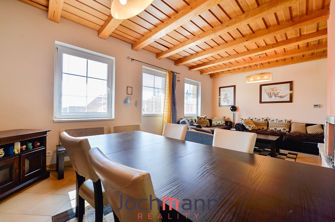 4F12B2F6-4B5D-4B35-A68B-BBCF92BE78B7_1_105_c