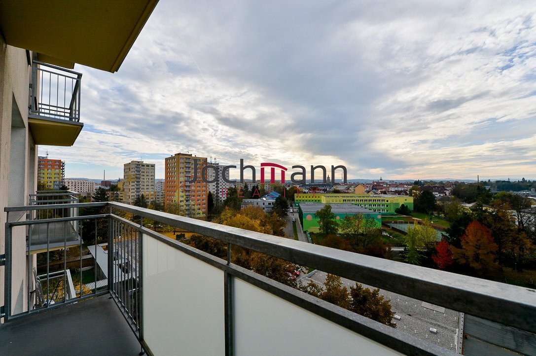 0DA7AAF8-7275-45EA-B3B2-6550E824B38E_1_105_c