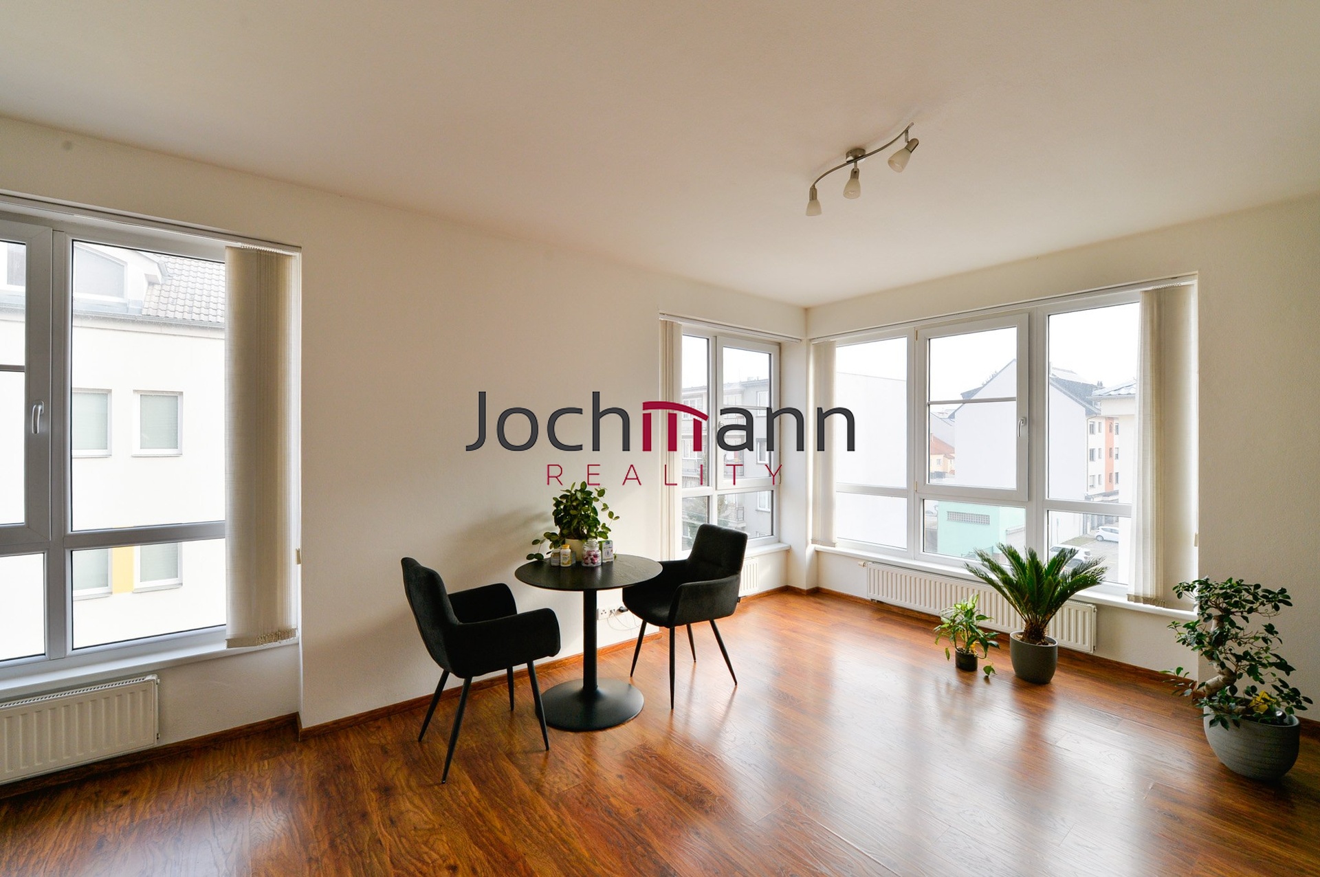 0F653AA7-E2DF-41CF-9AAF-E65561A2FAB8