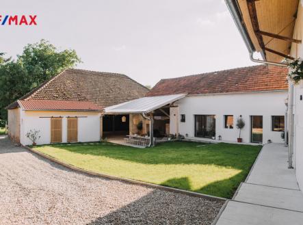 Nádvoří | Prodej - dům/vila, 474 m²